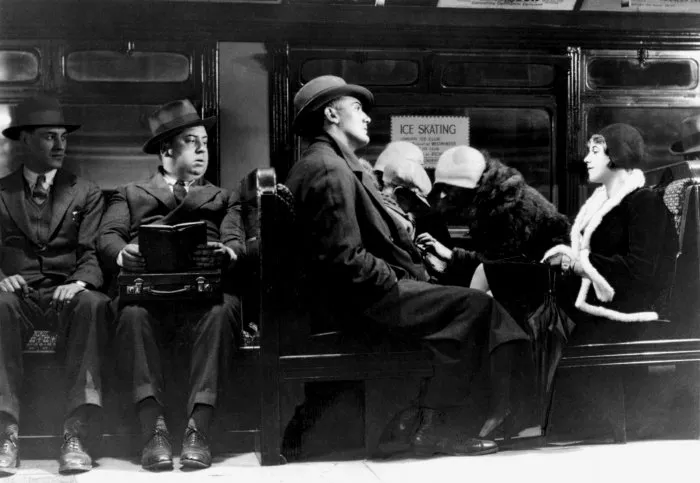 Alfred Hitchcock (Man on Subway), John Longden (Detective Frank Webber), Anny Ondra (Alice White) zdroj: imdb.com