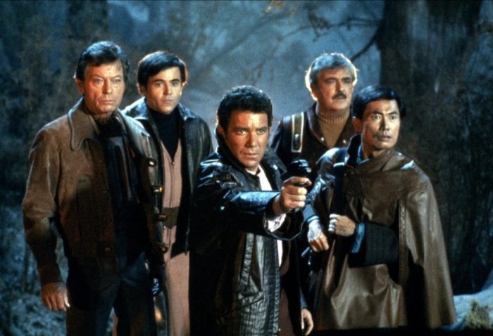 Walter Koenig (Chekov), William Shatner (Kirk), James Doohan (Scotty), DeForest Kelley (McCoy), George Takei (Sulu) zdroj: imdb.com