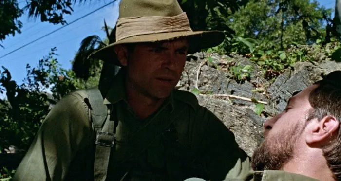 Sam Neill (Sergeant D.J. (Danny) Costello), John Waters (Sub Lt. Ted ’Kingo’ King) zdroj: imdb.com