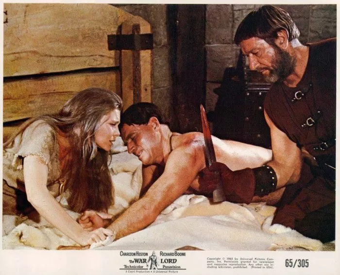 Charlton Heston (Chrysagon), Richard Boone (Bors), Rosemary Forsyth (Bronwyn) zdroj: imdb.com