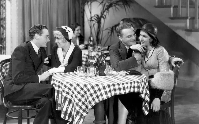 James Cagney (Tom Powers), Joan Blondell (Mamie), Mae Clarke (Kitty), Edward Woods (Matt Doyle) zdroj: imdb.com