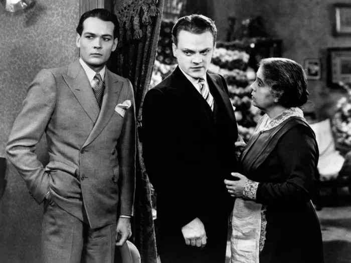 James Cagney (Tom Powers), Beryl Mercer (Ma Powers), Edward Woods (Matt Doyle) zdroj: imdb.com