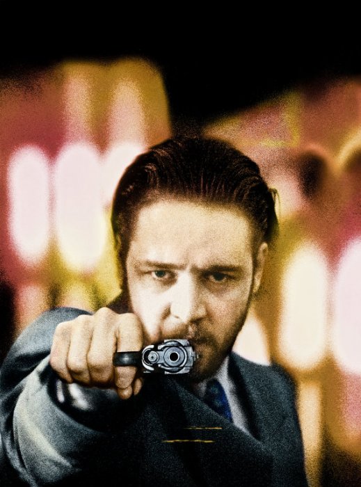 Russell Crowe (FBI Agent Zack Grant)