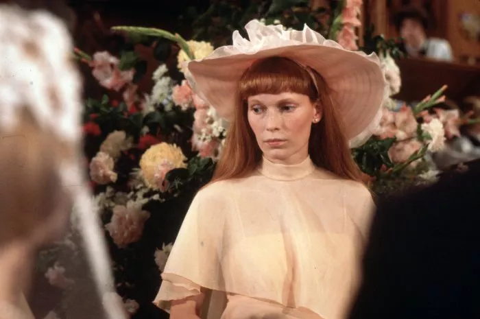 Mia Farrow (Buffy Brenner) zdroj: imdb.com