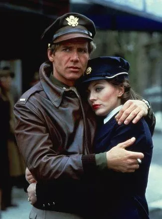 Harrison Ford (David Halloran), Lesley-Anne Down (Margaret Sellinger) zdroj: imdb.com
