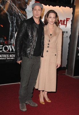 Brad Pitt, Angelina Jolie (Grendel’s Mother) zdroj: imdb.com 
promo k filmu