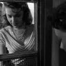 Miesto hore 1959 (1958) - Girl at Window