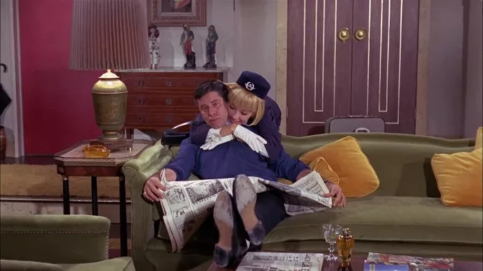 Jerry Lewis (Robert Reed), Dany Saval (Jacqueline Grieux - Air France) zdroj: imdb.com