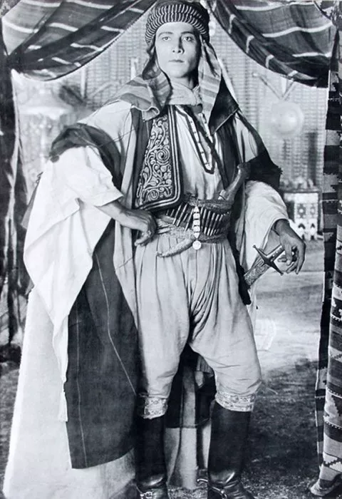 Rudolph Valentino (The Sheik - Ahmed Ben Hassan) zdroj: imdb.com