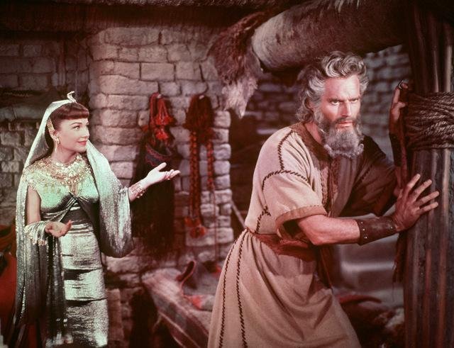 Charlton Heston (Moses), Anne Baxter (Nefretiri) zdroj: imdb.com