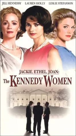 Lauren Holly (Ethel Kennedy), Jill Hennessy (Jackie Kennedy), Leslie Stefanson (Joan Kennedy) zdroj: imdb.com