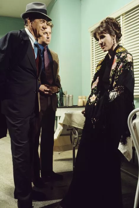 Michael Douglas (Inspector Steve Keller), Karl Malden (Detective Lt. Mike Stone), Janice Rule zdroj: imdb.com