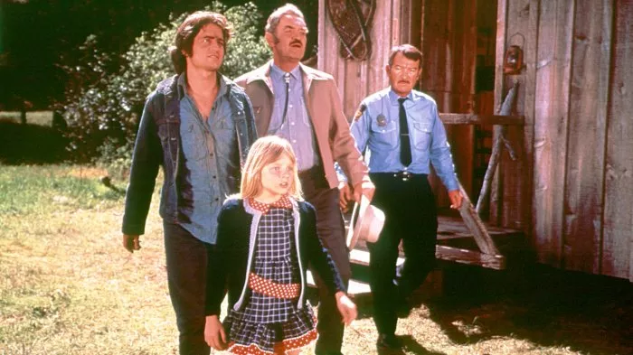 Michael Douglas (Danny), Jodie Foster (Samantha), Will Geer (Grandpa), Arch Johnson (Chief of Police) zdroj: imdb.com