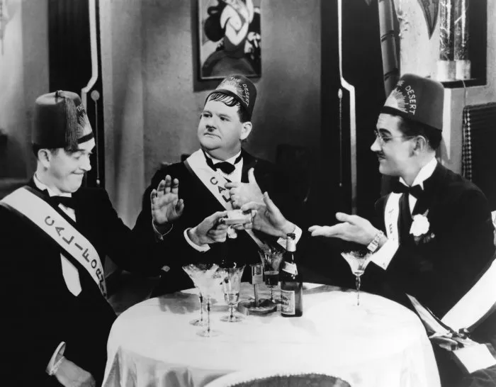 Oliver Hardy (Oliver Hardy), Charley Chase (Charley - Son of the Desert from Texas), Stan Laurel (Stan Laurel) zdroj: imdb.com