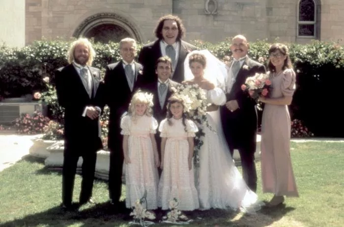 André the Giant (Andre the Giant), Amy Irving (Maude Salinger), Dudley Moore (Rob Salinger), Jack ’Wildman’ Armstrong (Jack ’Wildman’ Armstrong), H.B. Haggerty (Barkhas Guillory), Richard Mulligan (Leo Brody), Tina Theberge (Maid of Honor) zdroj: imdb.com