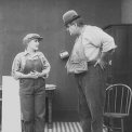 Chaplin vo filmovom ateliéri (1916) - Goliath - a Stagehand