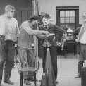 Chaplin ve filmovém ateliéru (1916) - David - His Assistant