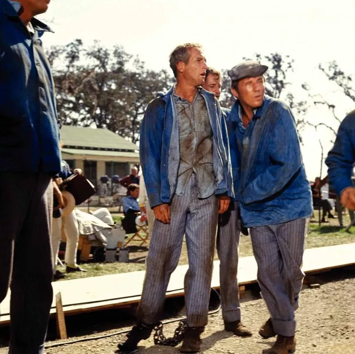 Paul Newman (Luke), James Gammon (Sleepy) zdroj: imdb.com