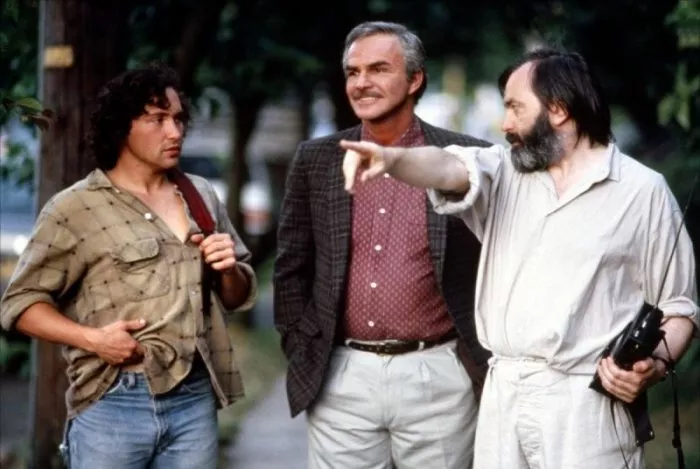 Burt Reynolds (Ernie Mullins), Bill Forsyth, Casey Siemaszko (Mike Lafebb) zdroj: imdb.com