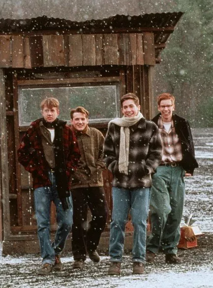 William Lee Scott (Roy Lee), Jake Gyllenhaal (Homer Hickam), Chad Lindberg (O’Dell), Chris Owen (Quentin) zdroj: imdb.com