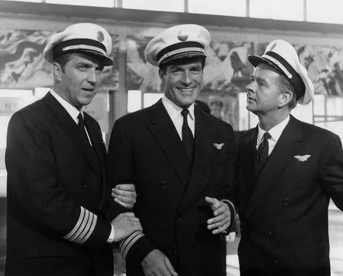 John Crawford (Co-Pilot), James Dobson (Flight Engineer Teddy Shepard), Hugh O’Brian zdroj: imdb.com