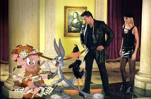 Brendan Fraser (DJ Drake), Joe Alaskey (Bugs Bunny), Jenna Elfman (Kate), Billy West (Elmer Fudd) zdroj: imdb.com