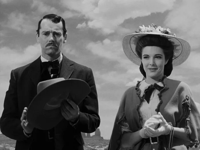 Henry Fonda (Wyatt Earp), Cathy Downs (Clementine Carter) zdroj: imdb.com