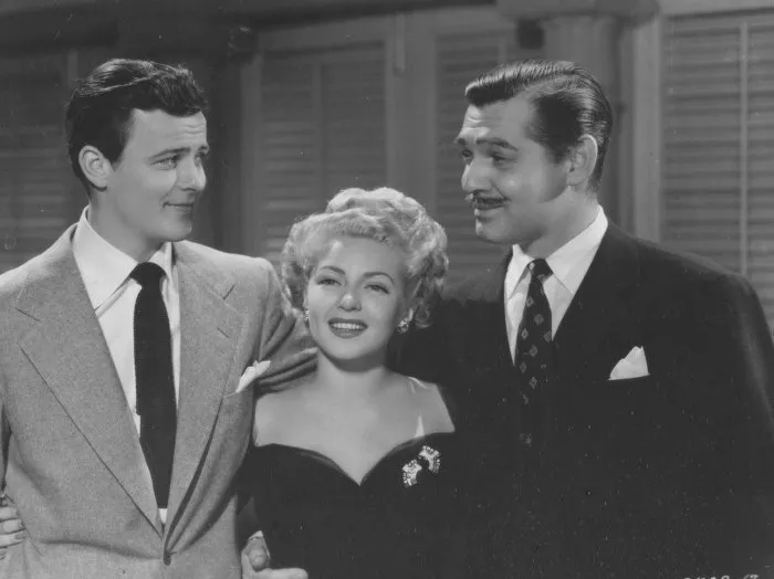 Clark Gable (Jonathon ’Jonny’ Davis), Lana Turner (Paula Lane), Robert Sterling (Kirk ’Junior’ Davis) zdroj: imdb.com