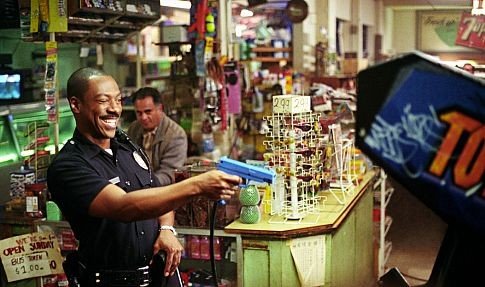 Eddie Murphy (Officer Trey Sellars), Marshall Manesh (Convenience Store Owner) zdroj: imdb.com