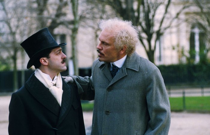 John Malkovich (Le Baron de Charlus), Marcello Mazzarella (Marcel Proust) zdroj: imdb.com