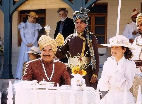 Javed Khan (Ram Singh), Kulbhushan Kharbanda (Rajah Puran Singh), Rachel Shelley (Elizabeth Russell) zdroj: imdb.com