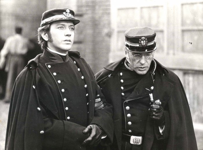 Jean-Louis Trintignant (Doctor), Bernard Giraudeau (Capt. Giorgio Bacchetti) zdroj: imdb.com