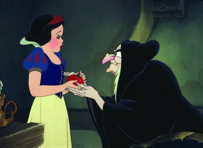 Adriana Caselotti (Snow White), Lucille La Verne (Queen) zdroj: imdb.com