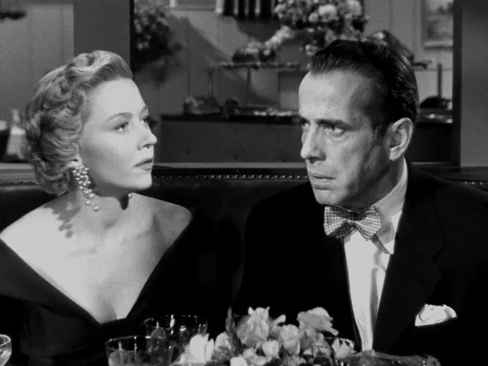 Humphrey Bogart (Dixon Steele), Gloria Grahame (Laurel Gray) zdroj: imdb.com