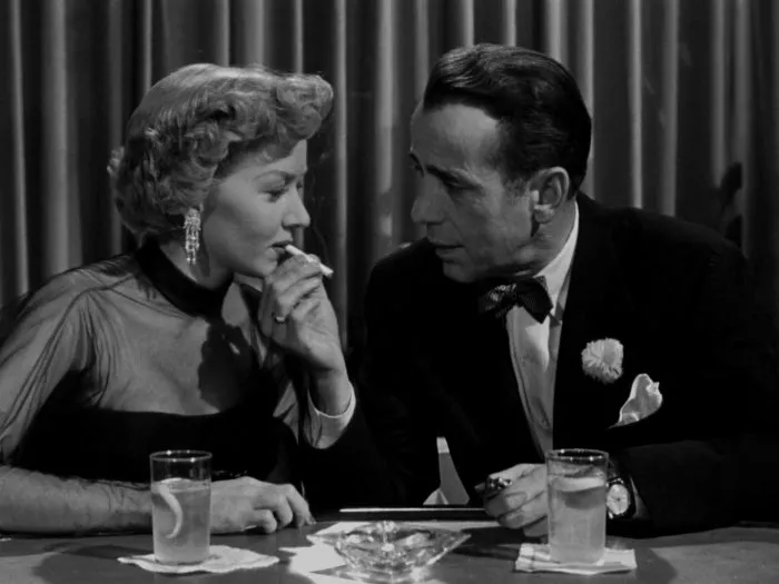 Humphrey Bogart (Dixon Steele), Gloria Grahame (Laurel Gray) zdroj: imdb.com