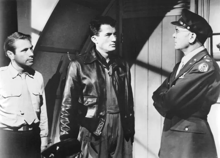 Gregory Peck (Gen. Frank Savage), Dean Jagger (Major Stovall), Gary Merrill (Col. Davenport) zdroj: imdb.com