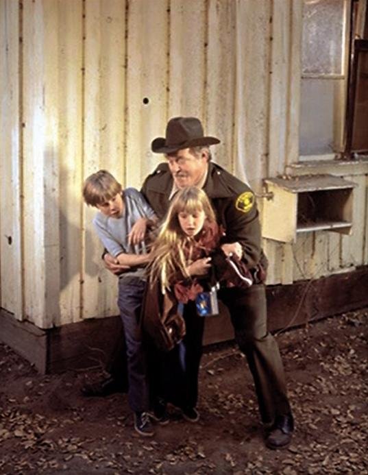 Kim Richards (Tia), Walter Barnes (Sheriff Purdy), Ike Eisenmann (Tony) zdroj: imdb.com