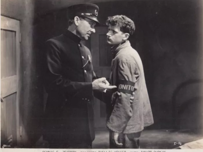 Hooper Atchley (Captain of the Guard), Junior Durkin (Jimmy Mason) zdroj: imdb.com