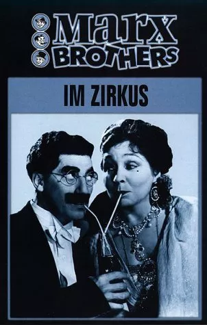 Groucho Marx (Attorney Loophole), Margaret Dumont (Mrs. Dukesbury) zdroj: imdb.com