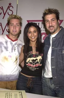 Lance Bass (Kevin Gibbons), Emmanuelle Chriqui (Abbey), Joey Fatone (Rod) zdroj: imdb.com 
promo k filmu