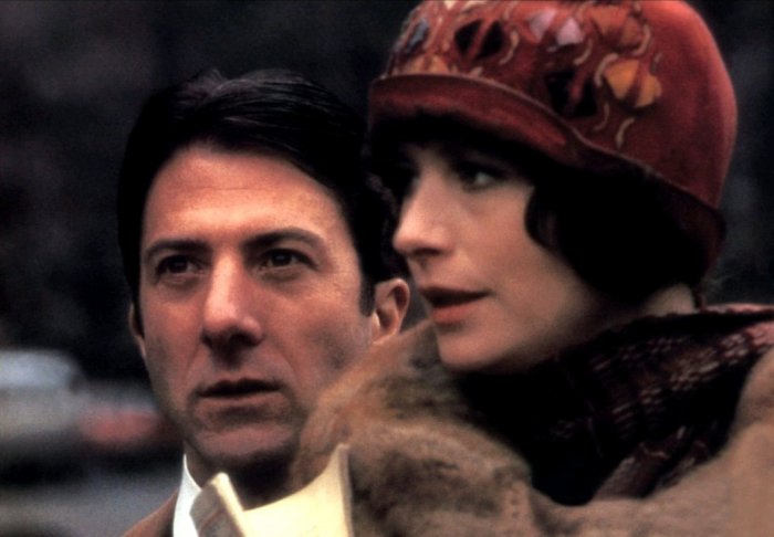 Dustin Hoffman (Wally Stanton), Celia Gregory (Nancy Neele) zdroj: imdb.com