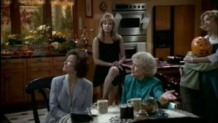 Sharon Lawrence (Donna Stiles), Dixie Carter (Peaches), Park Overall (Claire Stiles), Betty White (Mitzi Stiles) zdroj: imdb.com