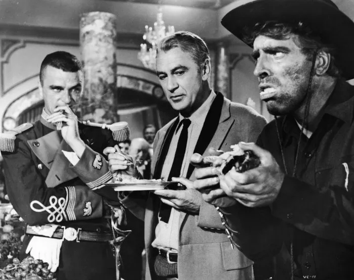 Gary Cooper (Benjamin Trane), Burt Lancaster (Joe Erin), Henry Brandon (Capt. Danette) zdroj: imdb.com