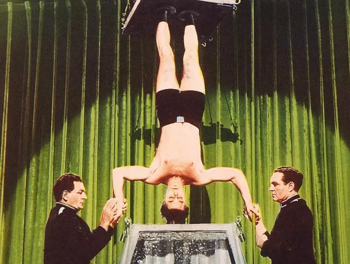 Tony Curtis (Harry Houdini) zdroj: imdb.com