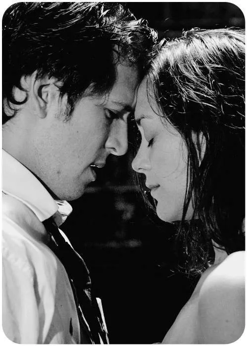 Guillaume Canet (Julien Janvier), Marion Cotillard (Sophie Kowalsky) zdroj: imdb.com 
promo k filmu