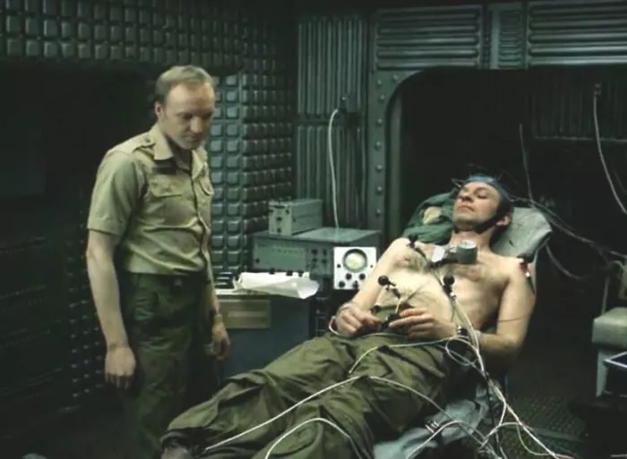 Sergei Desnitsky (Commander Pirx), Aleksandr Kaydanovskiy (Tom Nowak) zdroj: imdb.com