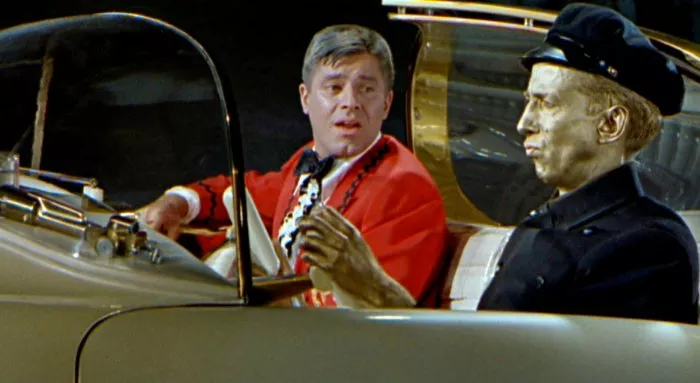 Jerry Lewis (Cinderfella), Norman Leavitt (Gold Chauffeur) zdroj: imdb.com