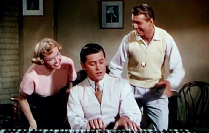 Doris Day (Nanette Carter), Gordon MacRae (Jimmy Smith), Gene Nelson (Tommy Trainor) zdroj: imdb.com