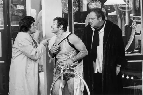 Jerry Stiller (Carmine Vespucci), Kaye Ballard (Vivian Proclo), Jack Weston (Gaetano Proclo) zdroj: imdb.com