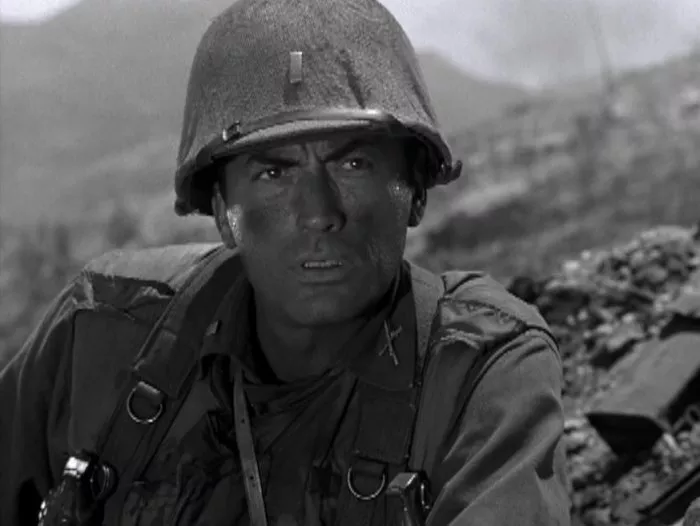 Gregory Peck (Lt. Joe Clemons) zdroj: imdb.com